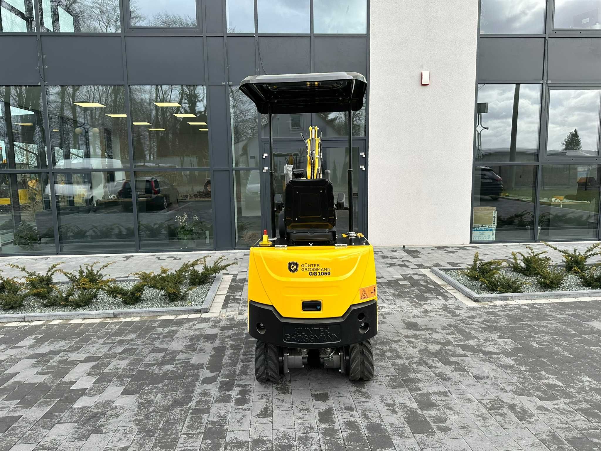 Minikoparka 1000kg + ruchome ramię + rozsuwane gąsienice GG1050