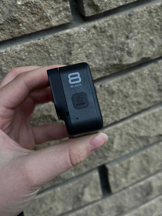 Екшн-камера GoPro Hero 8 з великим комплектом.