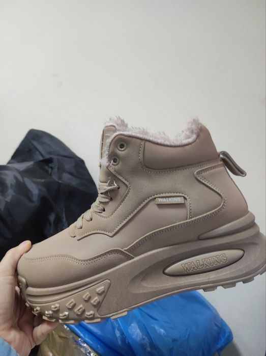 Жіноче взуття жіночі кросівки