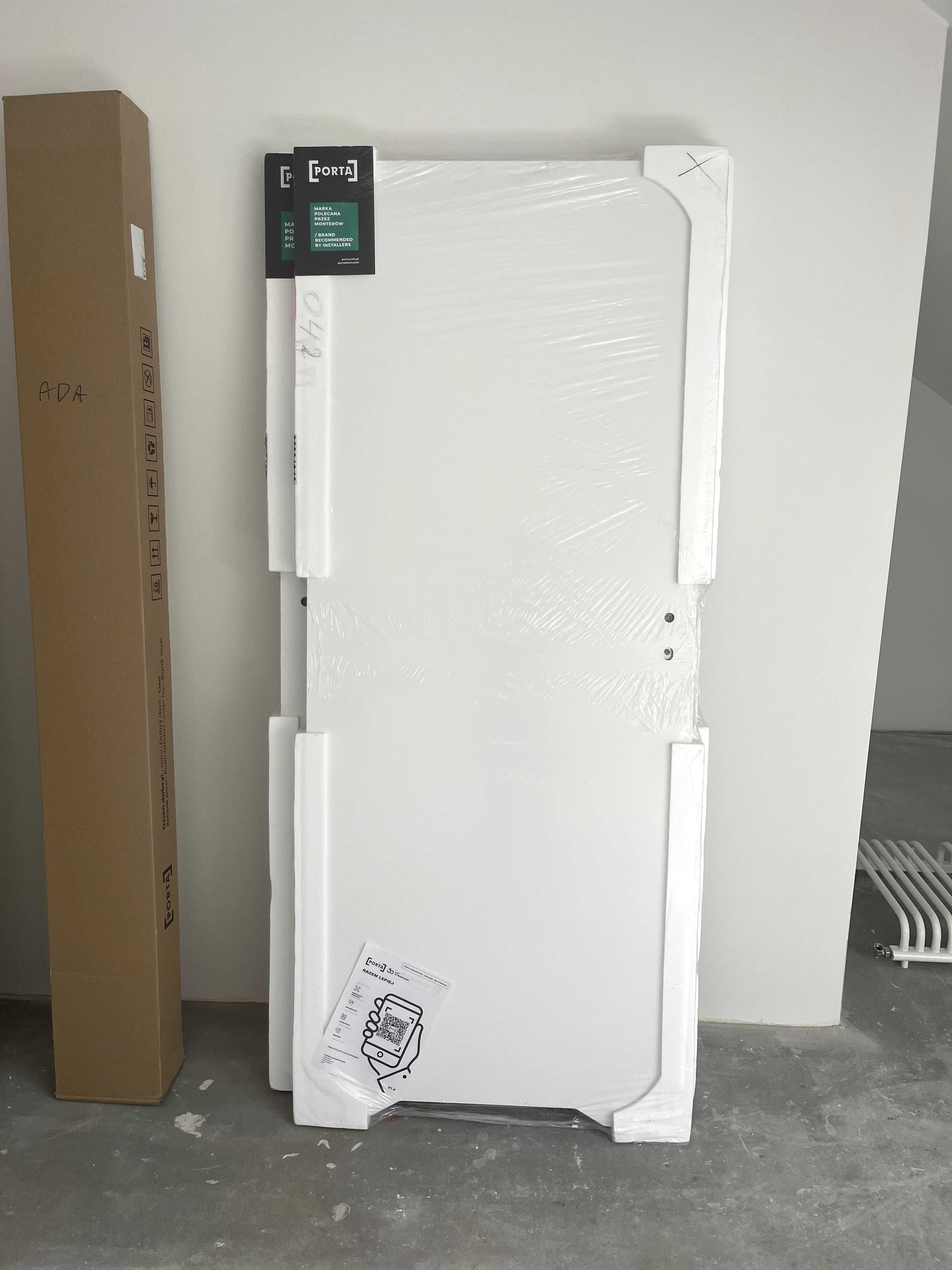 Drzwi PORTA VECTOR – z ościeżnicą, bezprzylgowe i klamkami