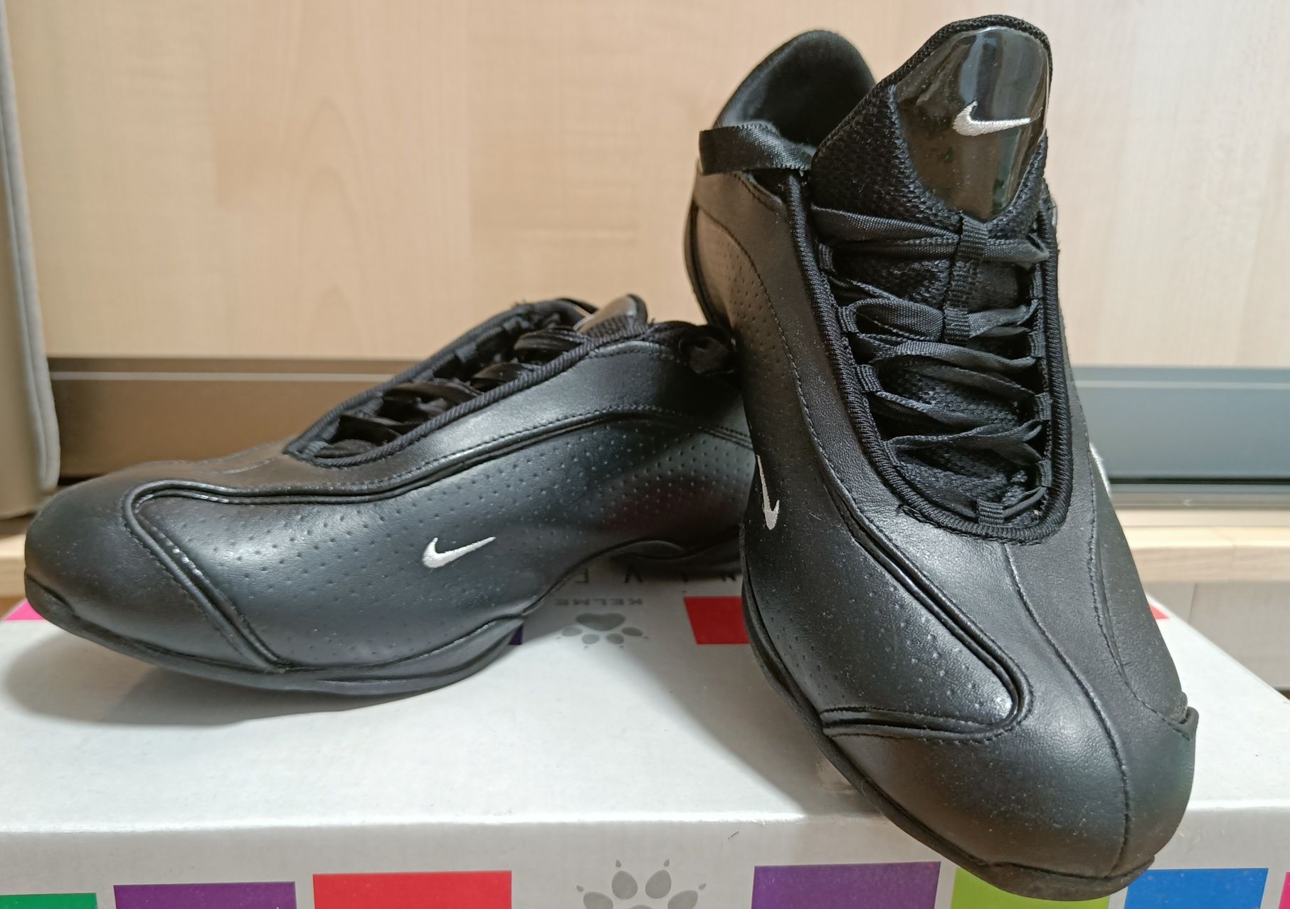 Шкіряні кросівки/спортивні туфлі Nike