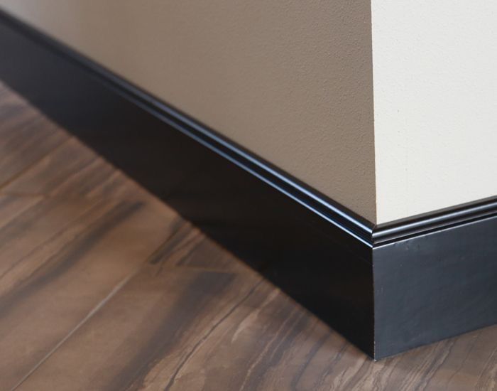 Установка плинтусов и укладка ламината – аккуратно и быстро