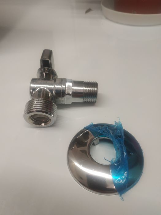 крани на радіатор і  кран до посадки або посудомийної машини