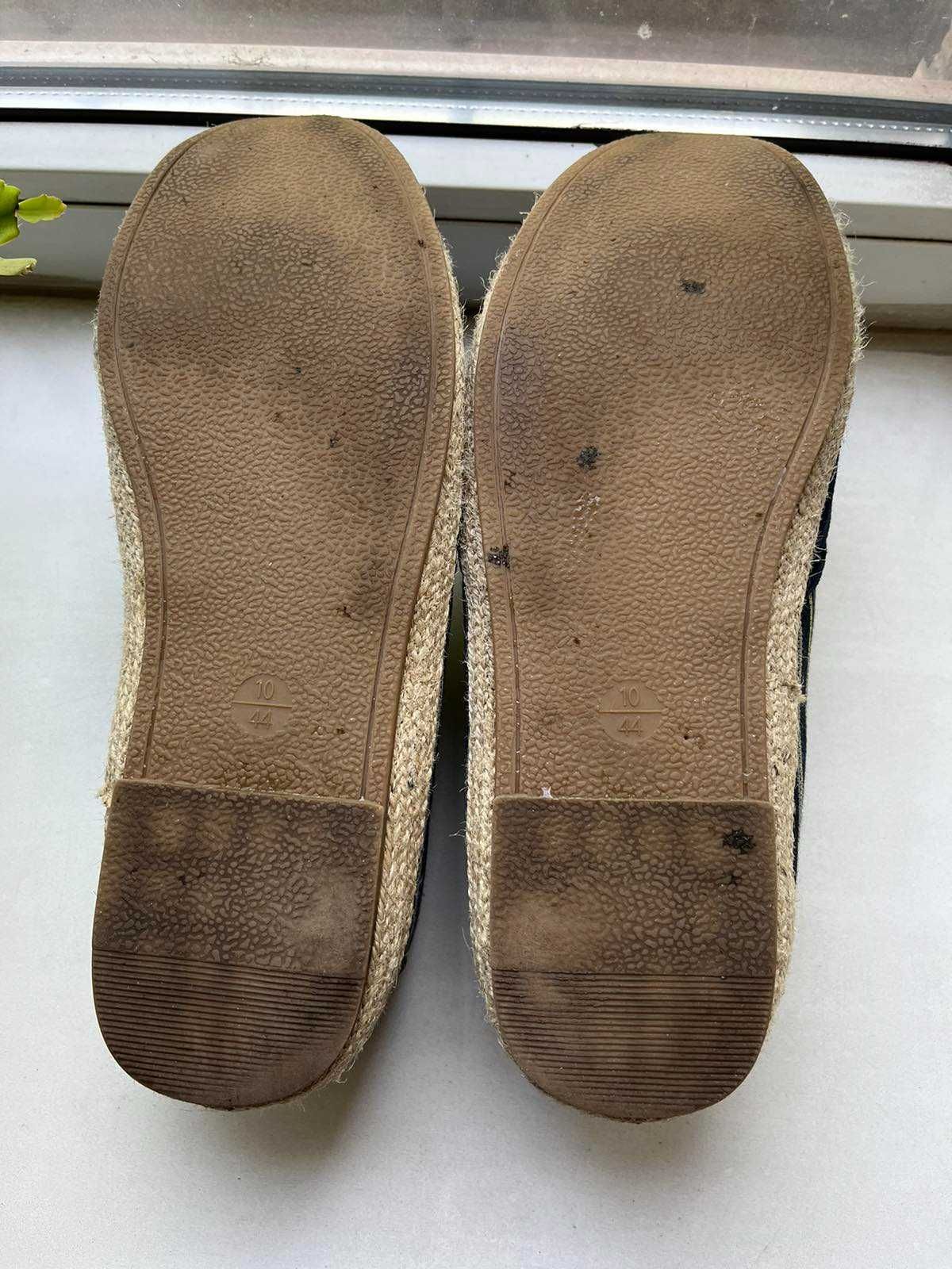 Продам мокасины , кеды.