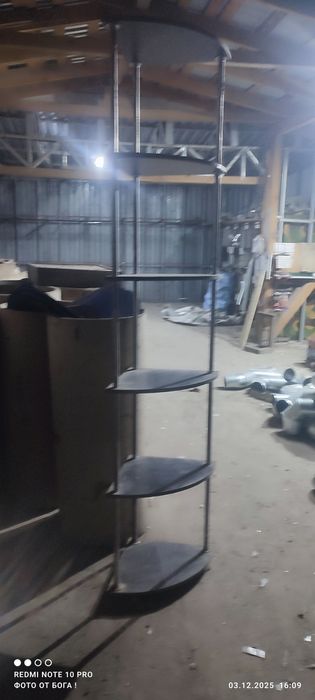 Стойка полок угловая.