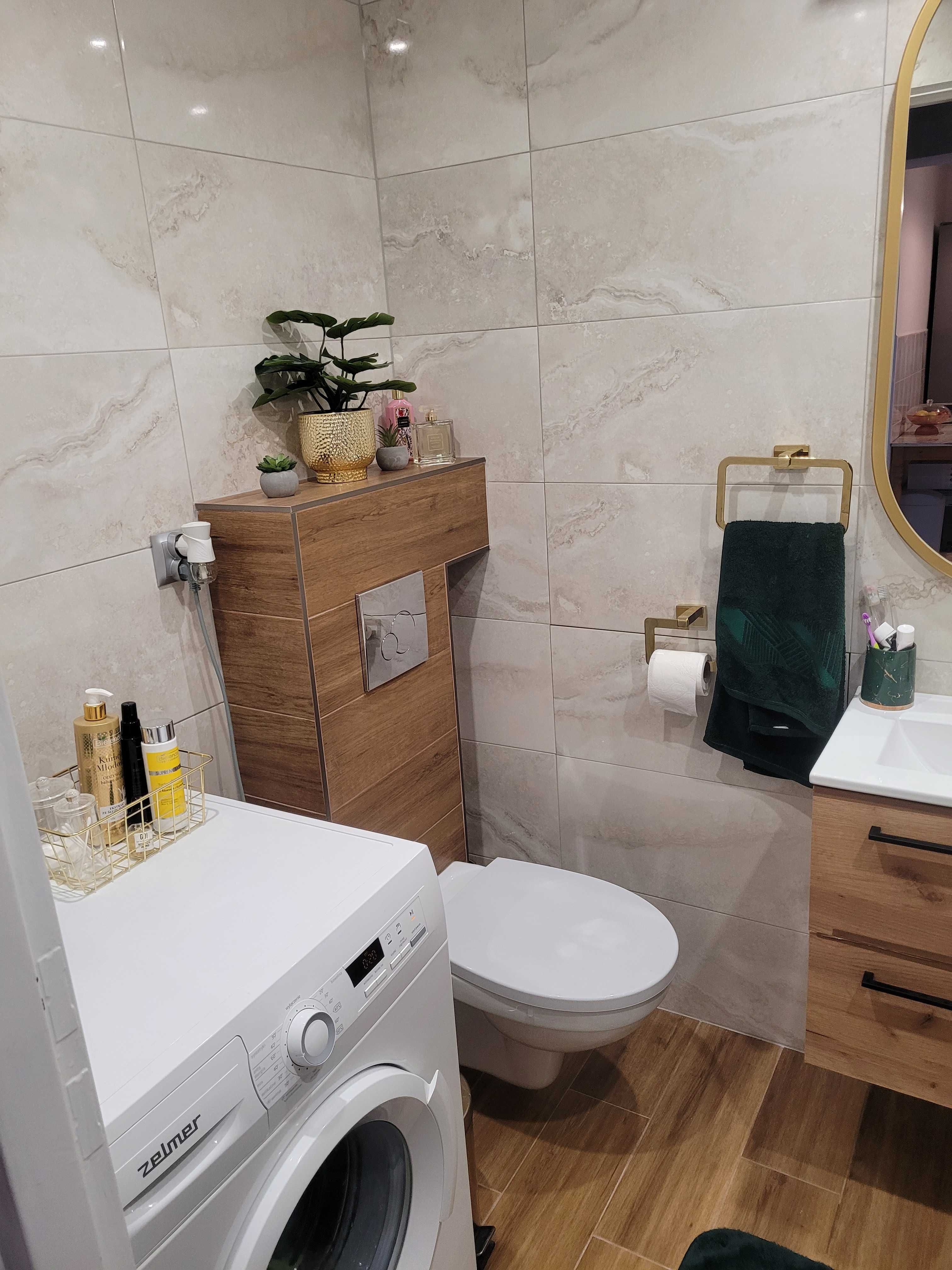 2 pokoje, balkon z widokiem na góry, centrum 39,2 m2.