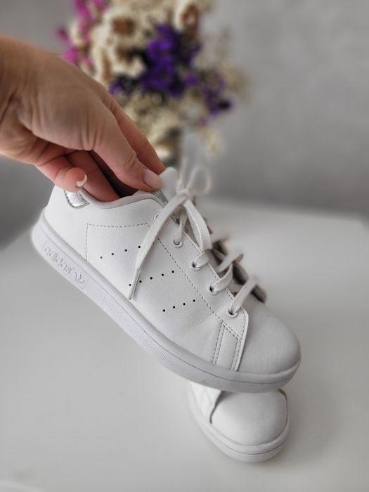 Кросівки Adidas. Оригінал. Шкіра. 32 розмір