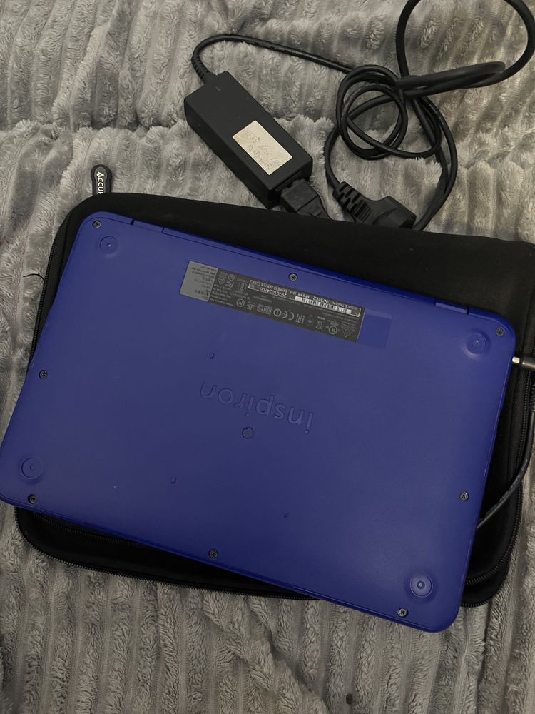 Dell Inspiron niebieski laptop notebook