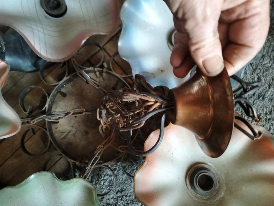 Sprzedam żyrandol. Z kolorowego szkła  z okresu prl