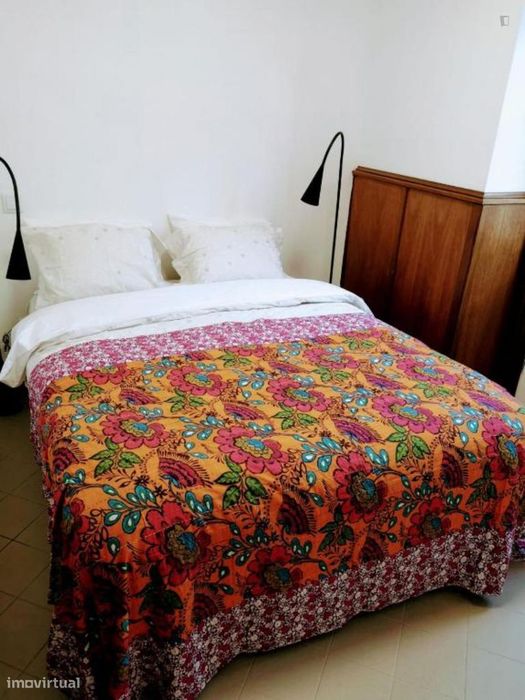 415500 - Quarto com cama de casal, com casa de...