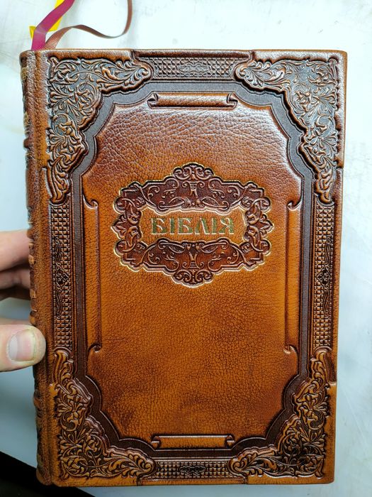 Біблія шкіряна політурка. Библия Турконяка  кожаный переплет. VIP книг