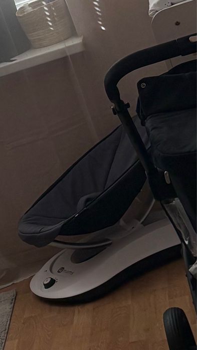 Заколисуючий центр , гойдалка , качеля, укачивающий цетр 4moms