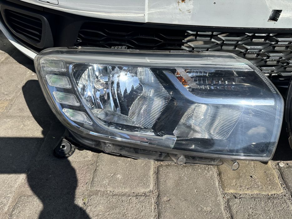 Фара передняя  Dacia Sandero Logan Renault Sandero Logan