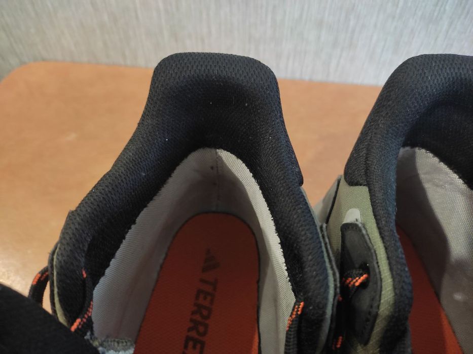 Продам ботинки Adidas 44р