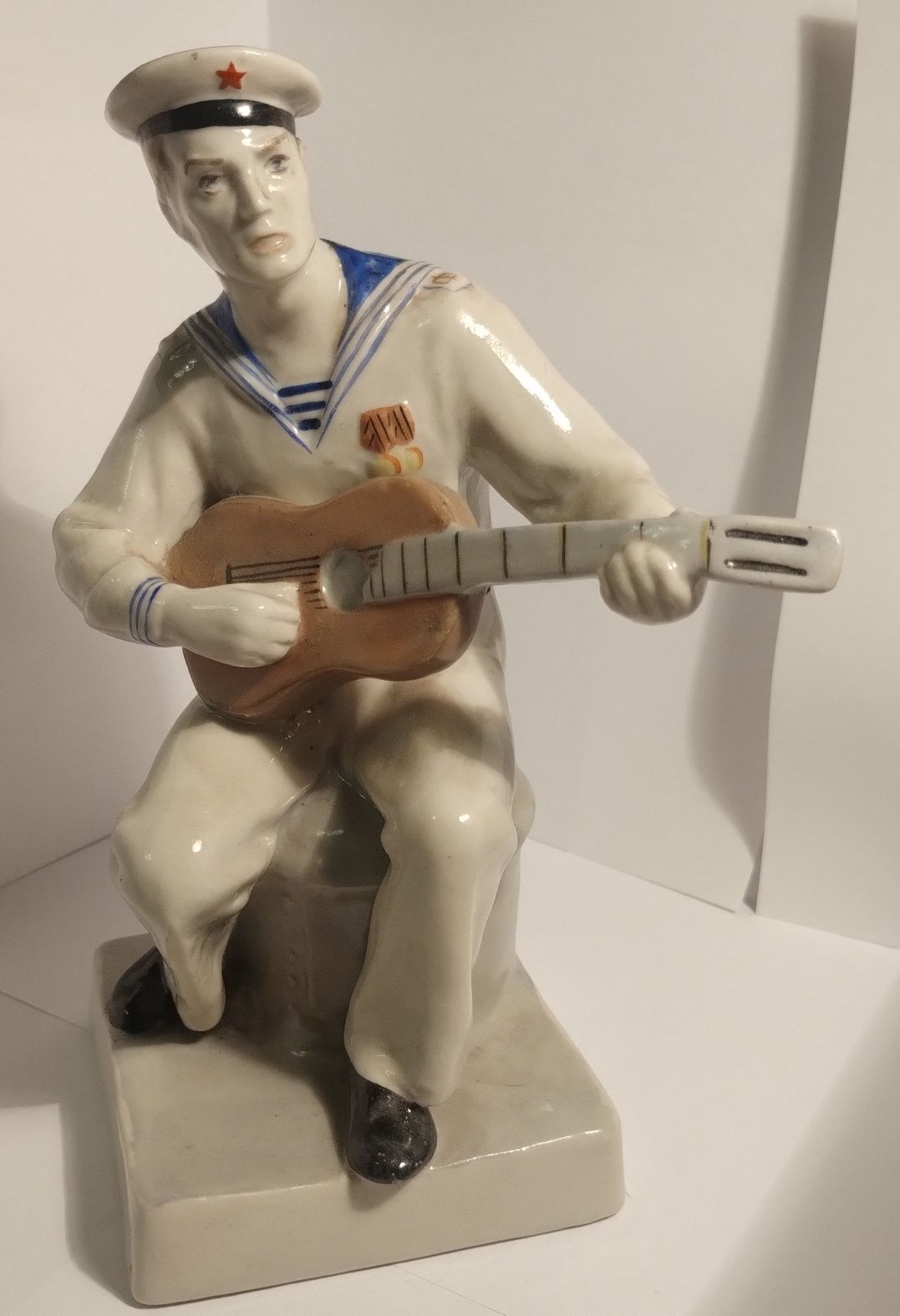 Статуэтка моряк (матрос) с гитарой