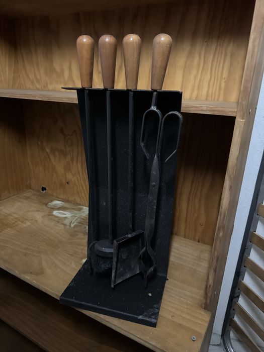 Ferramentas lareira com cabos de madeira