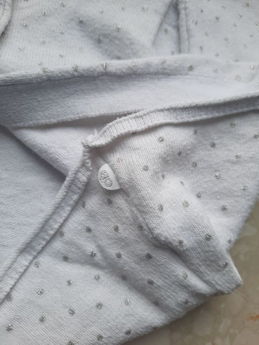 Wizytowy biały sweterek wdzianko Obaïbi 9 mcy r. 68/74