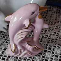 Różowa porcelana - stara figurka - Delfiny