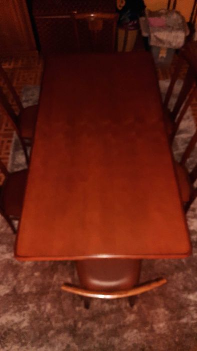 Mesa de sala com 6 cadeiras