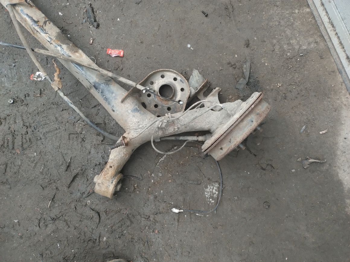 Belka Tylna Koła Bębny Toyota Yaris II Wysyłka