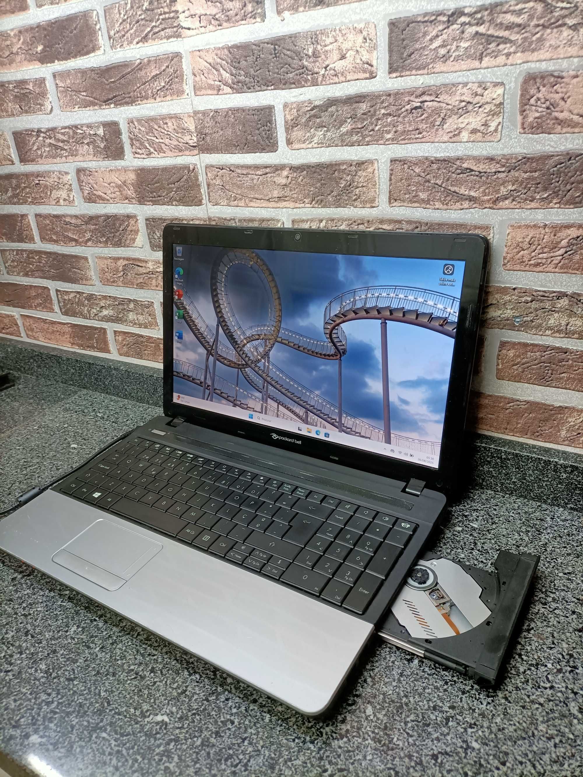 Packard bell Easy Note TE11HC