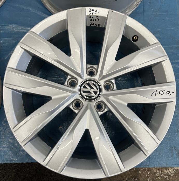 291 Felgi Aluminiowe Oryginał VW R 17 5x112 otwór 57,1 Bardzo Ładne