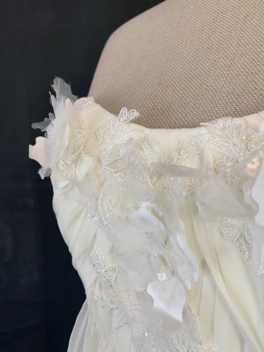 Nowa Romantyczna suknia ślubna M 38 Empire boho biała tren delikatna