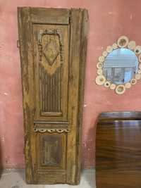 Stare drewniane stylowe drzwi