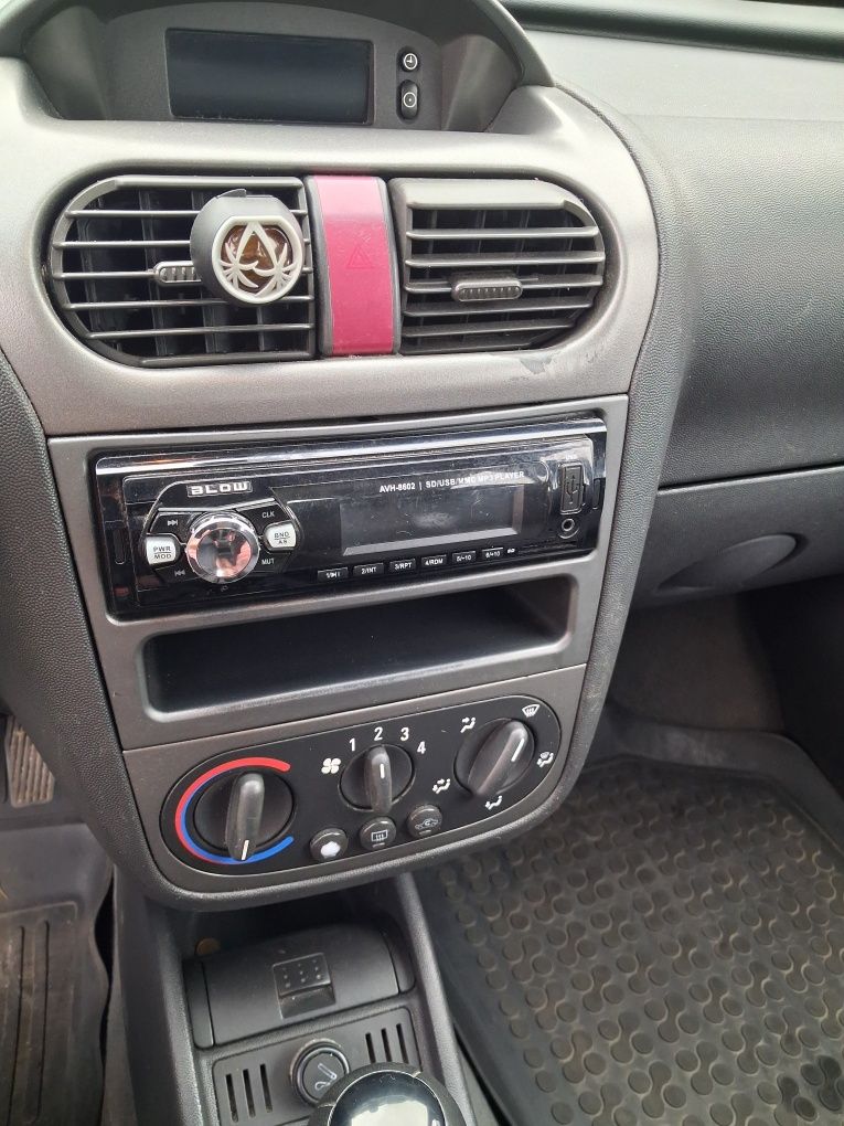 Opel corsa C rok 2004