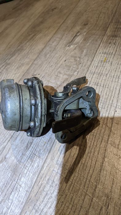 Продається бензонасос газ 52