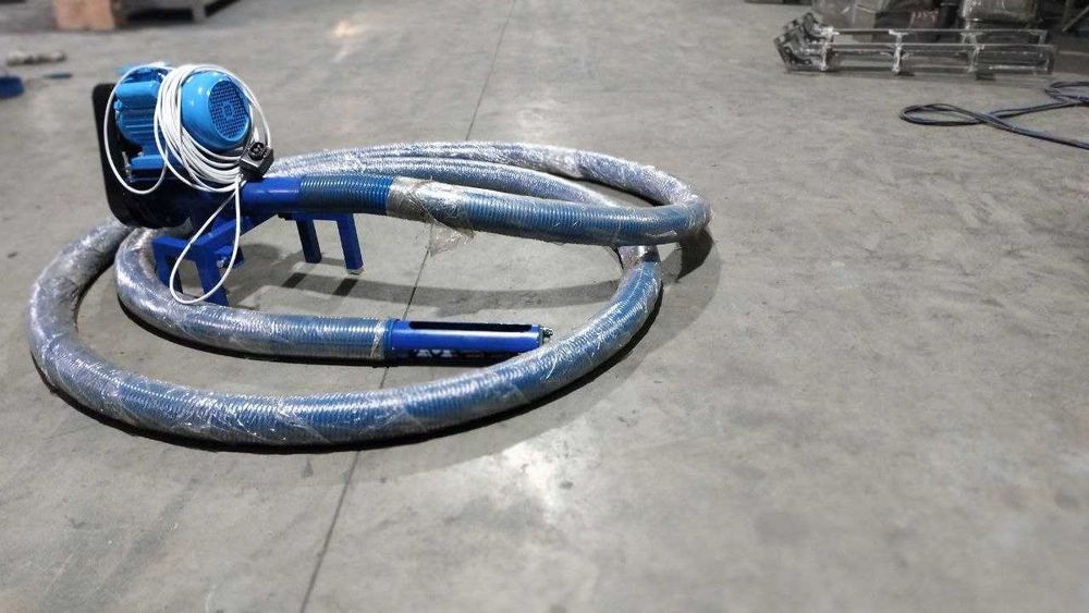 Погрузчик зерна, шнек с подборщиком. Навантажувач з підбирачем