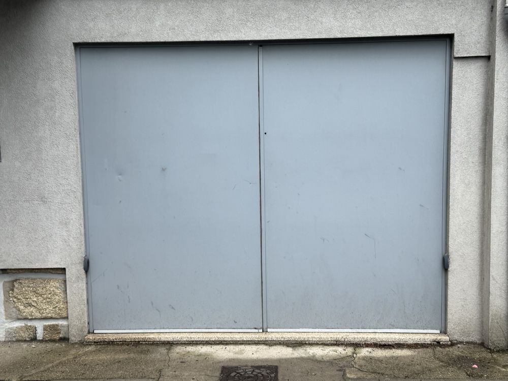 Portão de garagem 2 folhas com sistema de abertura automático