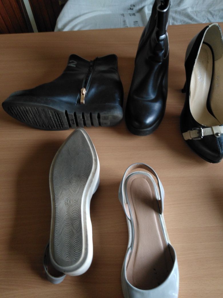 Женская обувь разных видов.