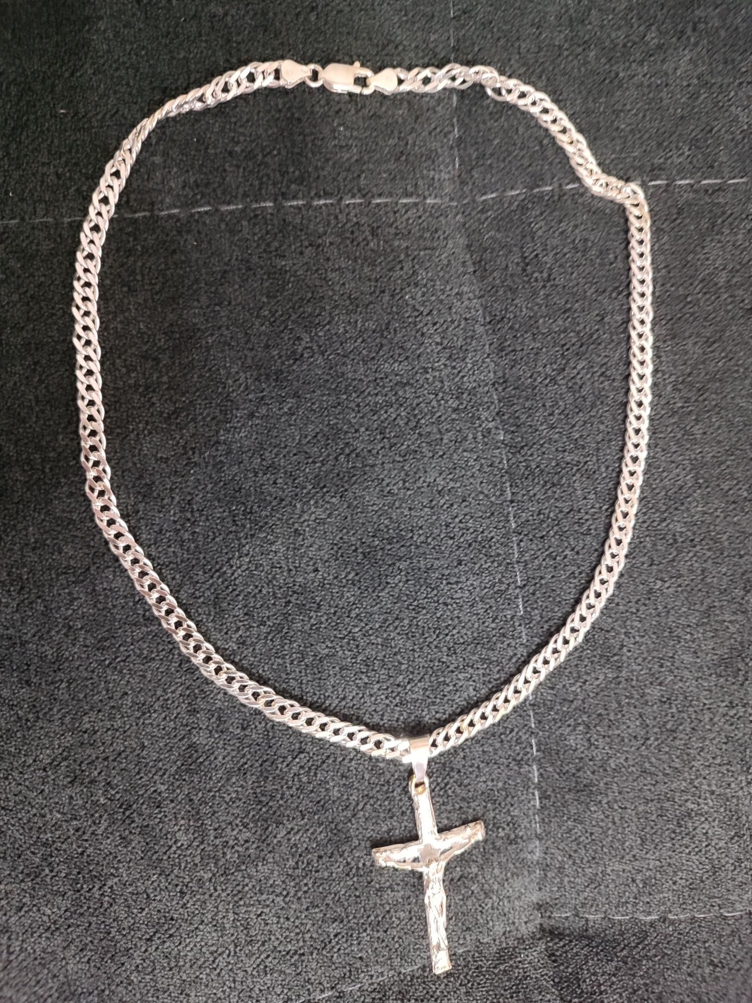 Łańcuszek srebrny z Krzyżykiem