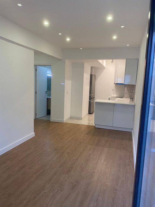 Apartamento T 2 totalmente renovado, em Linda-a-Velha