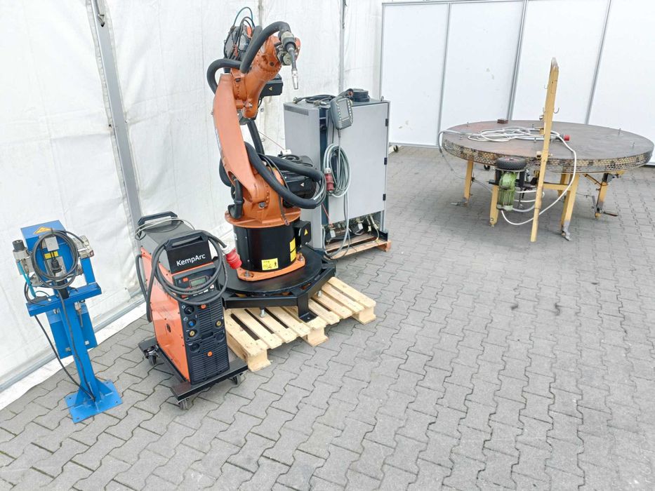 Stanowisko spawalnicze PIAP robot KUKA KEMPPI stół obrotowy