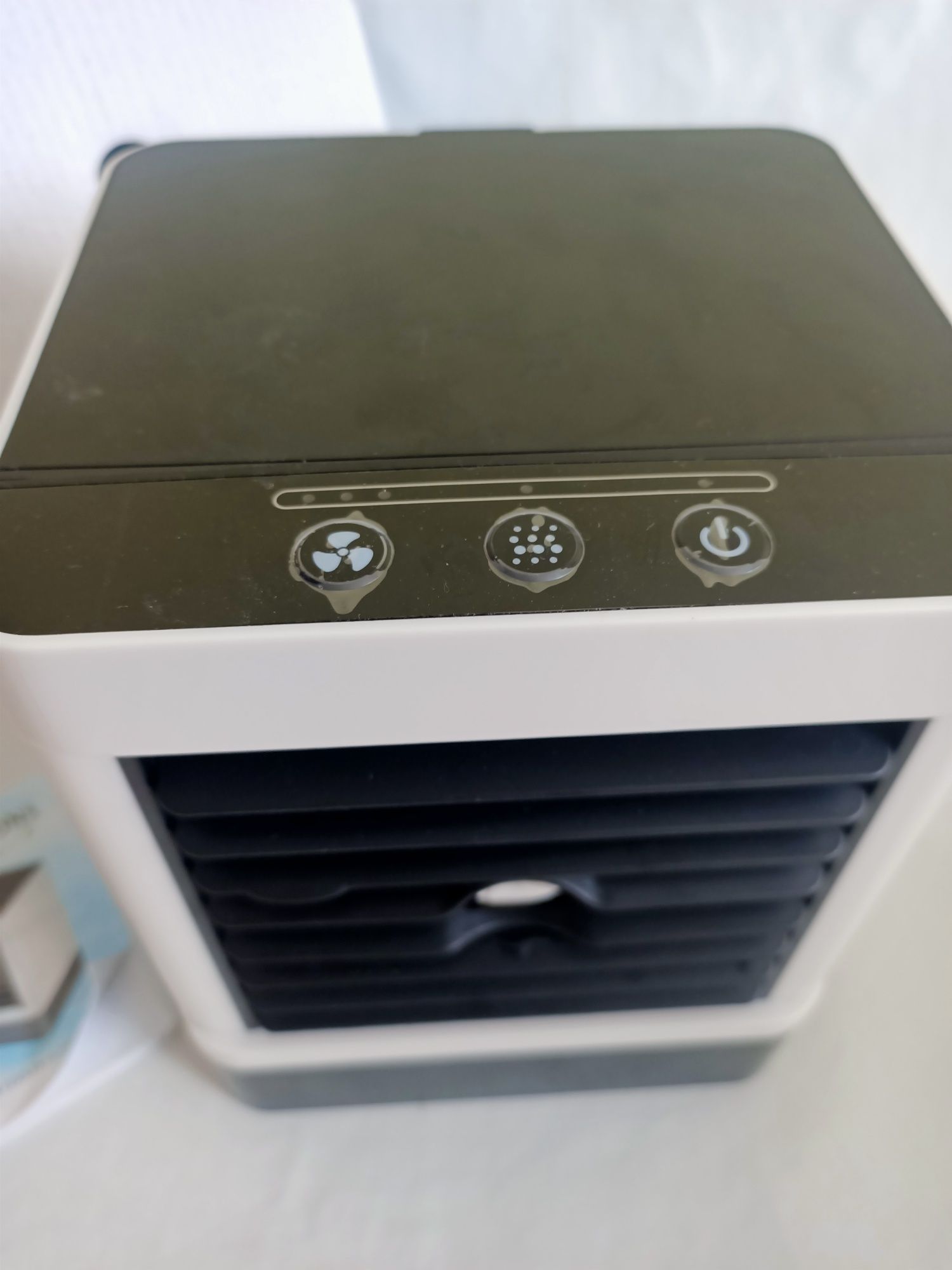 Wentylator klimatyzator z funkcją mgiełki