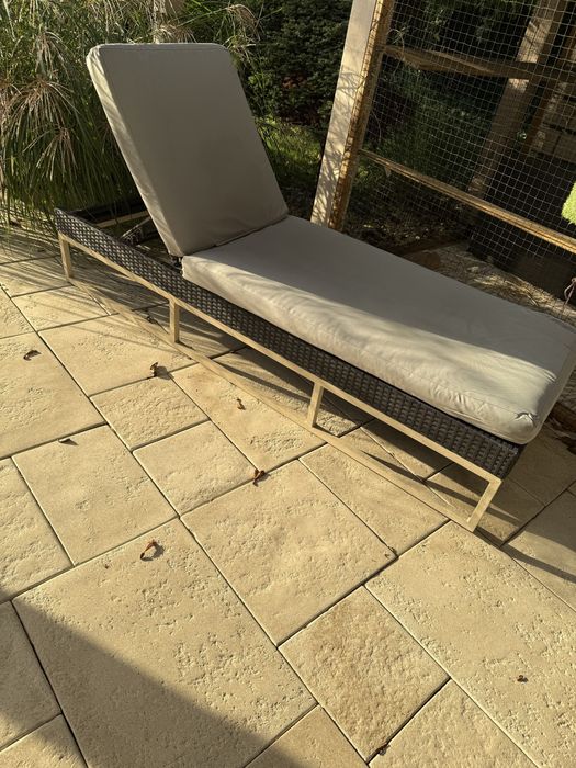 Zestaw stol krzesla i lezak technorattan na taras balkon
