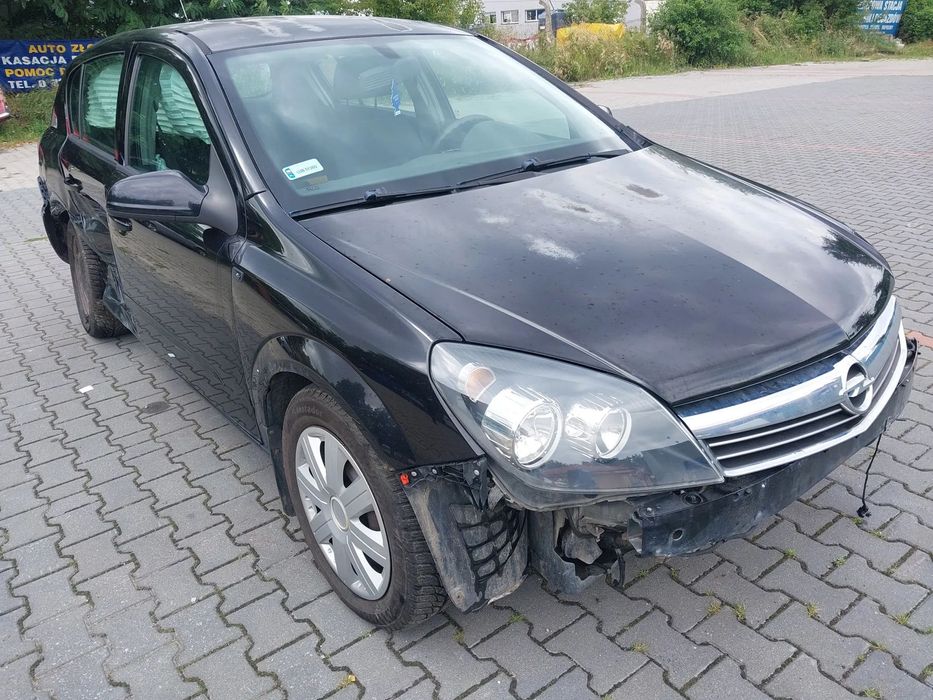 Opel Astra H Hatchback silnik 1.6 16v twinport skrzynia biegów F17C394 manualna drzwi klapa maska zderzak błotnik lusterko zewnętrzne Z20R maglownica przewody wspomagania pompa wpomagania paliwa przewody klimatyzacji chłodnica sprężarka mcperson szyba san