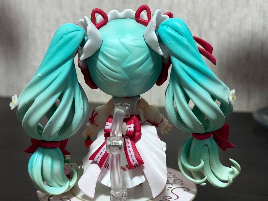 Фигурка Хацунэ Мику strawberry Miku Nendroid