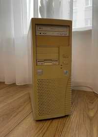 Stary komputer PC Windows 98 wintage retro gwar
