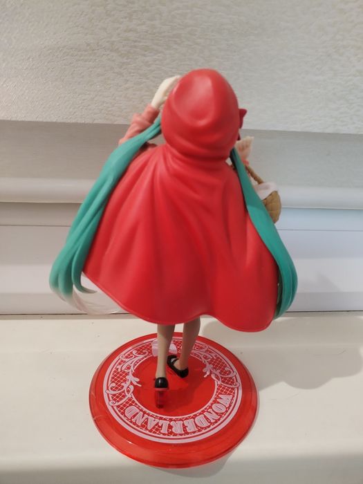 Hatsune Miku Wonderland Figure