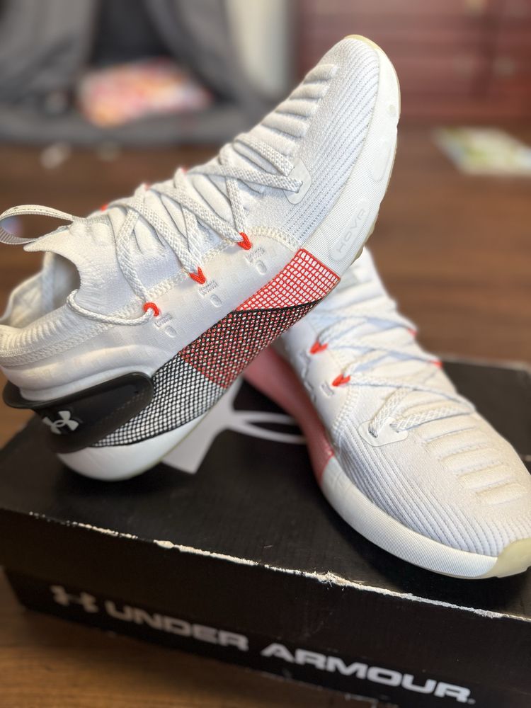 Кросівки чоловічі Under Armour UA HOVR Phantom 3 Launch