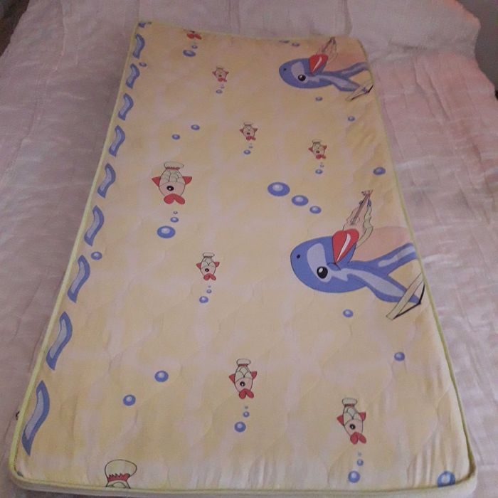 продам матрас детский 2шт