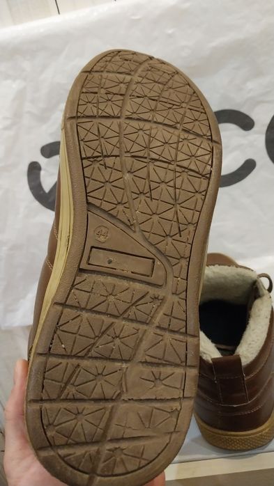 Продам мужские зимние кроссовки  - сникерсы  Remonte