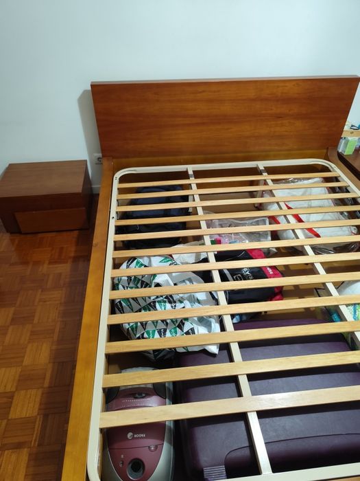 Quarto completo (cama, cómoda, 2mesas de cabeceira e roupeiro)