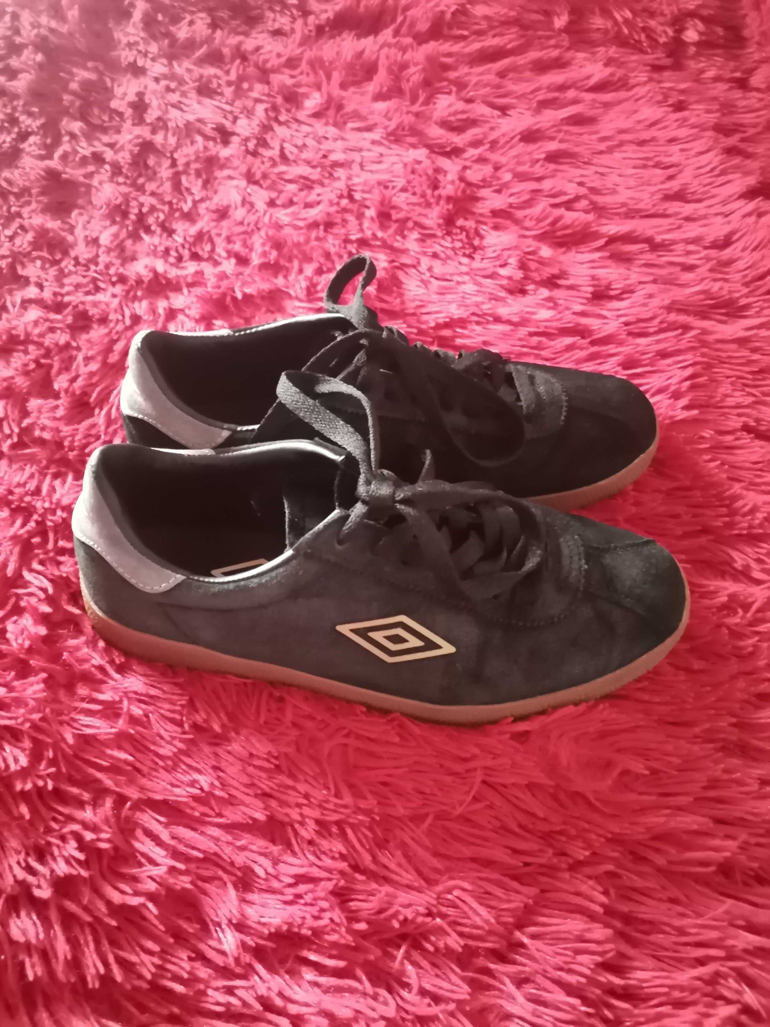 Buty UMBRO rozm 40 nowe