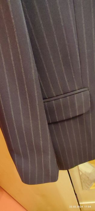 Garnitur czarny w prążki