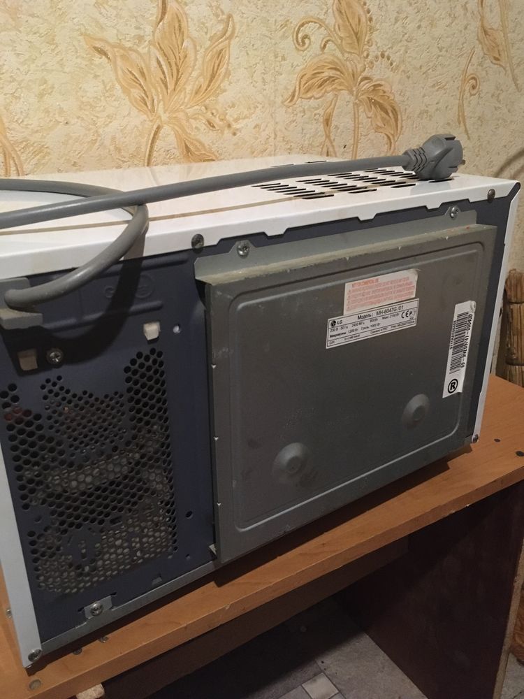 Микроволновка LG MH-6047G