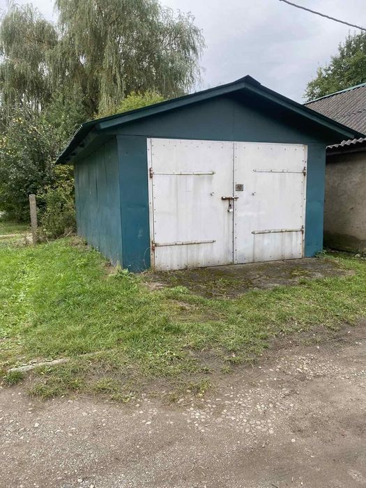 Продам квартиру 3 кімнатну з гаражем